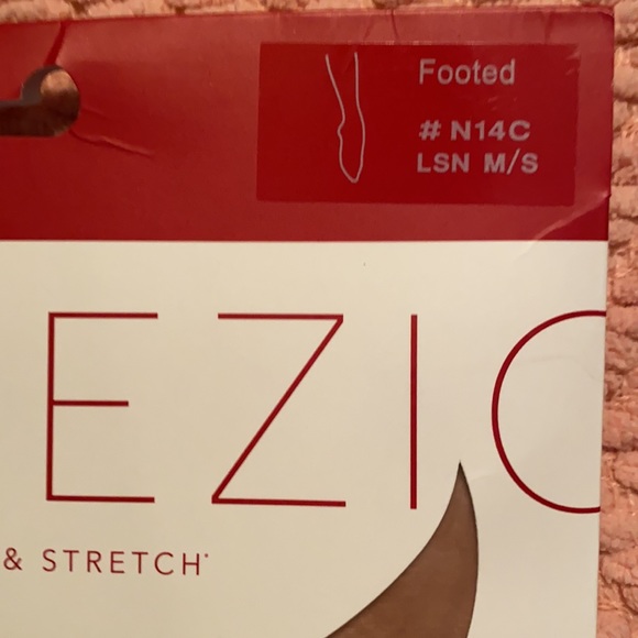 NIB Capezio Footed Tights - Picture 7 of 10
